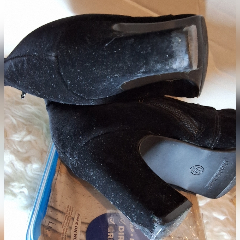 Expressions Black Velveteen Granny Ankle Boots 9.5 - Picture 16 of 16